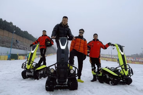 Însoțitorul perfect pentru activități în aer liber ： Electric Snowmobile-Standing