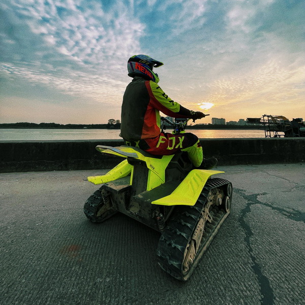 Snowmobil electric cu scaun